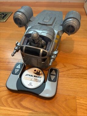 Star Wars Mandalorian Remote Control Razor Crest Ship - Gray, Yellow Accents